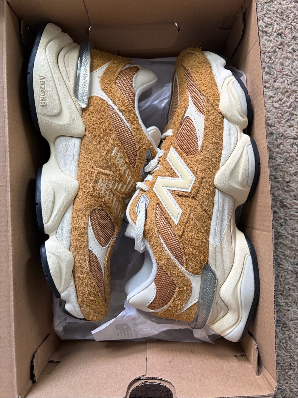 New Balance 9060 Size 8 - Picture 2 of 4